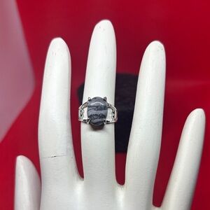 Elegant Silver and pinolith Stone Ring